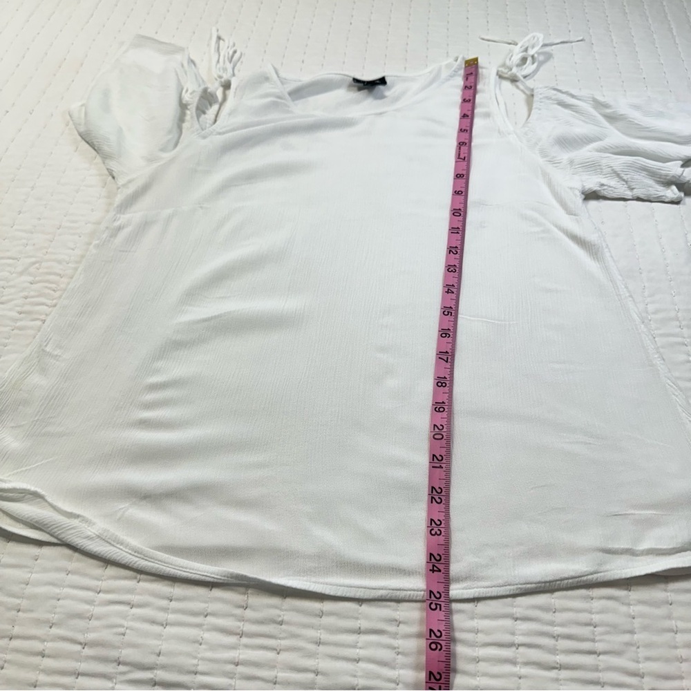 a.n.a Women's White Cold Shoulder Crew Neck Short White Tie Sleeve Blouse - Picture 4 of 10